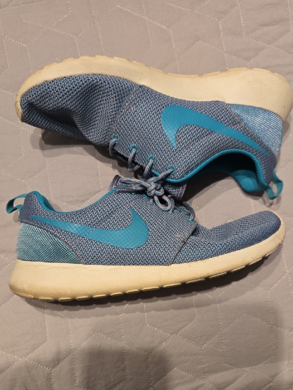 Nike Roshe Run Light Blue and Teal Running Sneakers